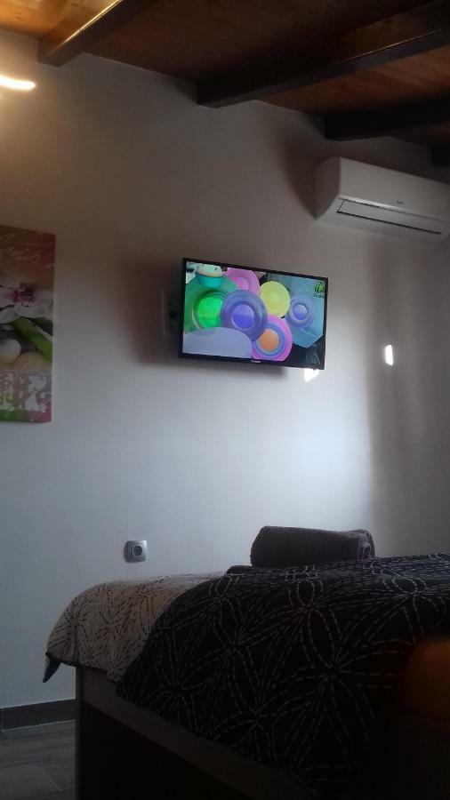 Holiday Home Nora**** Loznati Cres Luaran gambar