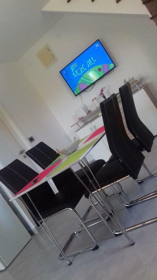 Holiday Home Nora**** Loznati Cres Luaran gambar