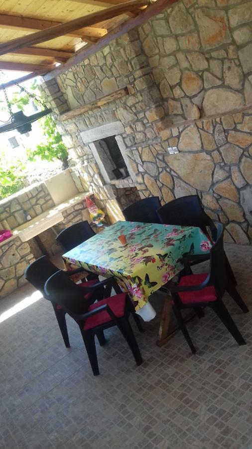 Holiday Home Nora**** Loznati Cres Luaran gambar