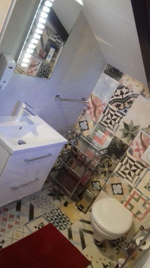 Holiday Home Nora**** Loznati Cres Luaran gambar